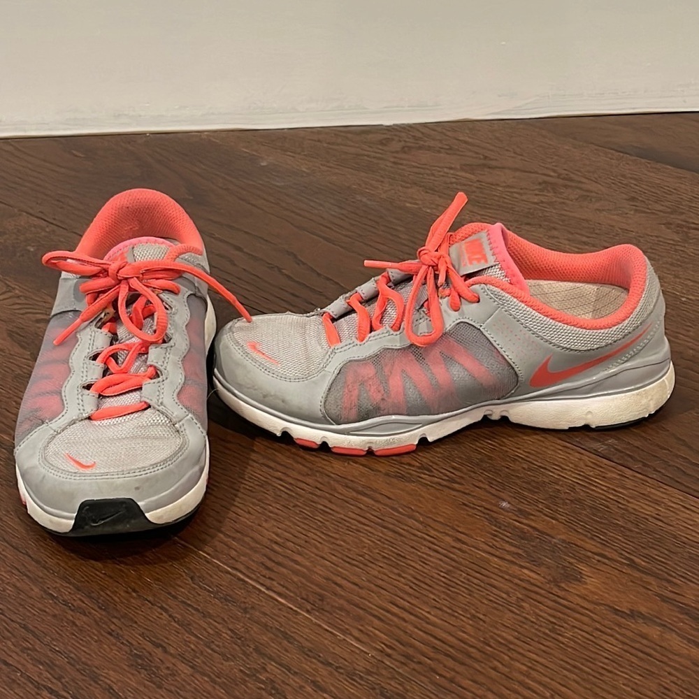 Nike Women’s Grey Sneakers Size 7